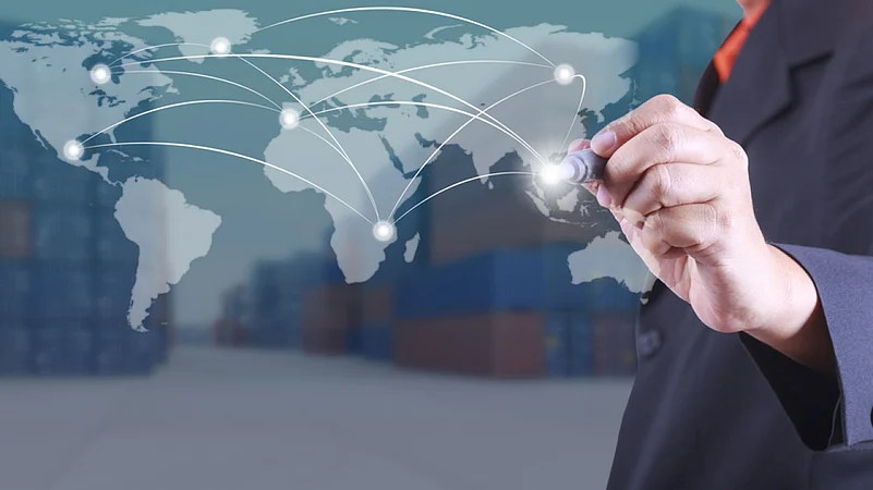 Polypropylene Export 2025: Your Ultimate best Guide 1 Shipping containers being loaded onto a large cargo vessel at a busy port, with cranes lifting cargo and workers overseeing operations