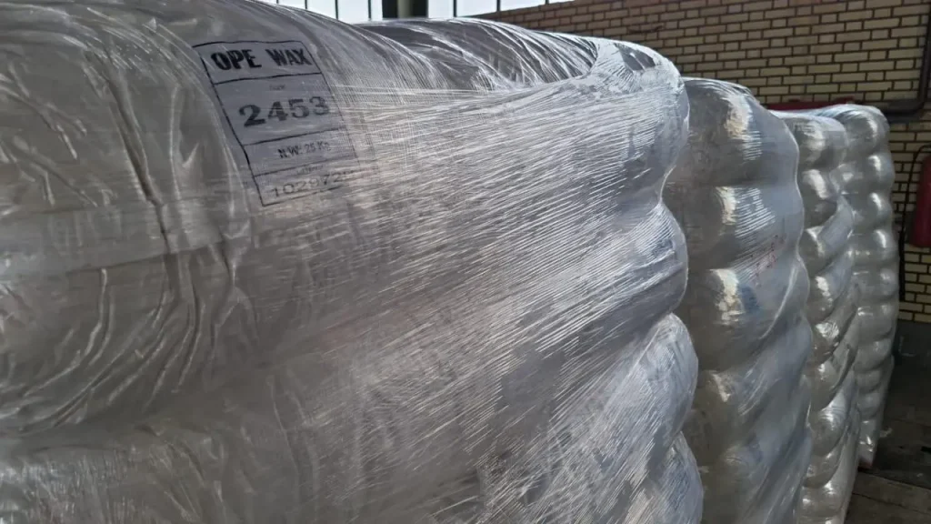 Industrial jumbo bags of PE/PP material carefully stacked and palletized, ready for shipment.